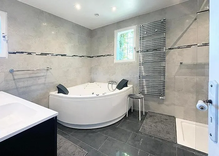 Chez-nous C'est Chez Vous, Piscine, Plages Et Golfs *